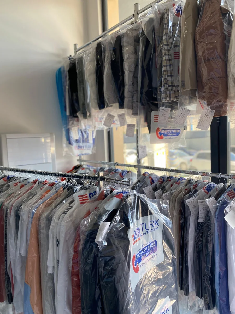 DryTurk işletmesinde kıyafet bakım ve temizlik alanı